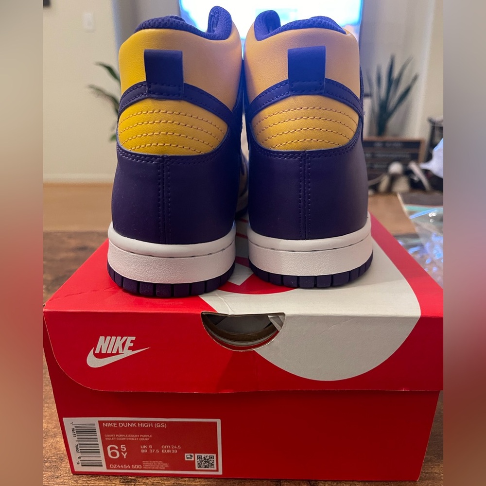 Big Kids Nike High Top Dunks “Lakers” colors - Picture 4 of 6